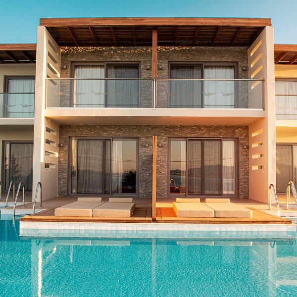 10-bungalow-beach-front-sharing-pool